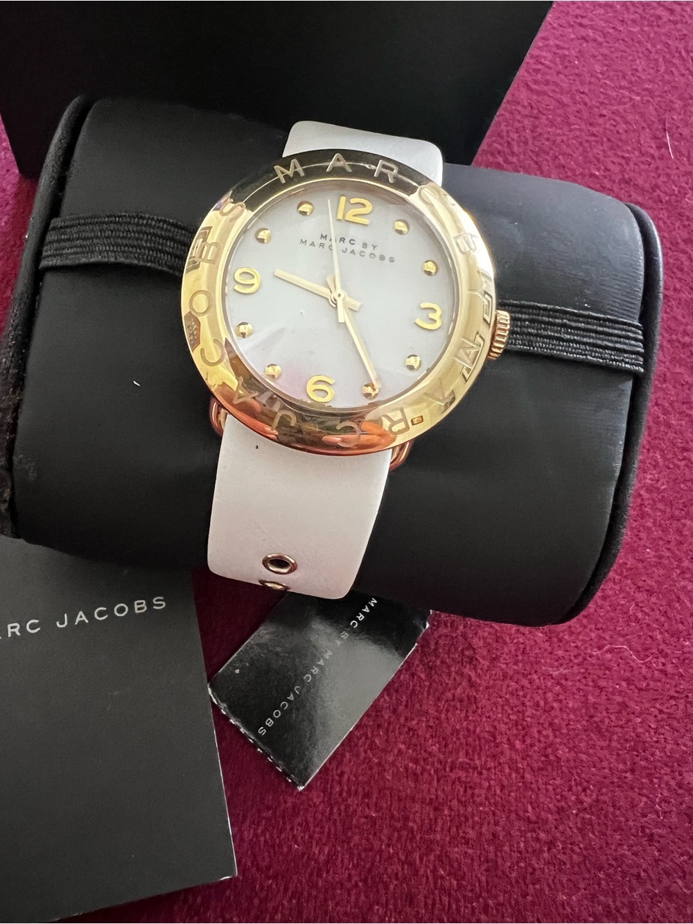 Marc Jacobs Amy White Dial White Leather Strap Watch For Women - MBM1150